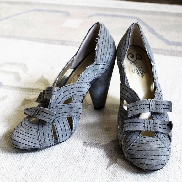 Seychelles Shoes - Anthropologie Seychelles double bow suede pumps